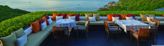 Restaurant ocean view cliff table - luxury free wallpaper