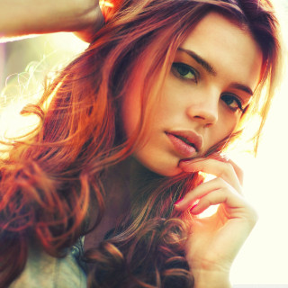 Woman redhair posing portrait blurry - free retro wallpaper for tablet