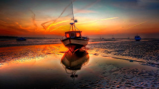 Sunset beach boat reflection omni - sunset time free wallpaper