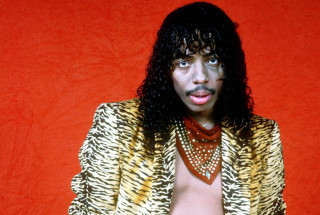 Long haired man gold jacket - eric taylor free wallpaper