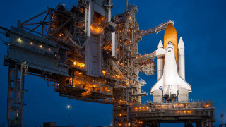 Space shuttle building platform night - a platform free wallpaper