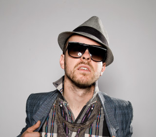 Man hat sunglasses hand hip - eamon everall free wallpaper for tablet