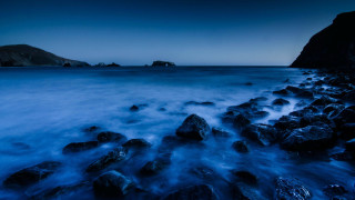 Rocky beach night full moon - david martin free wallpaper