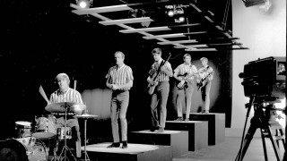 Men stage drumset microphone tripod - a tripod free wallpaper