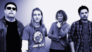 Group men wall black white 2 - bela čikoš sesija free wallpaper