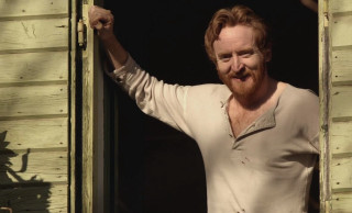 Man beard glasses doorway arms - free vintage wallpaper for desktop