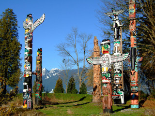 Totem poles park mountains blue - sculpture free wallpaper