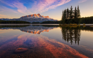 Mountain range lake sunset pink 2 - a pink sky free wallpaper