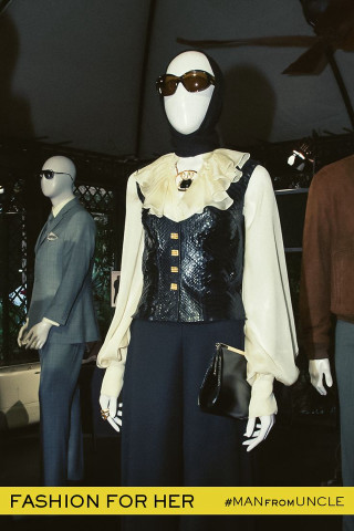 Mannequin black white outfit sunglasses - christian hilfgott brand free wallpaper for mobile