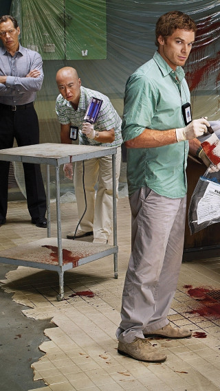 Man blood room table knife - free halloween wallpaper for mobile