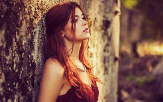 Redhair woman leaning wall autumn - leaning free wallpaper