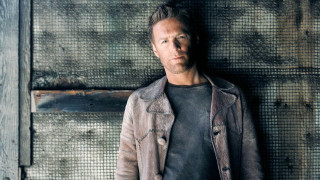 Man wall serious hyperrealism city - a man leaning against a wall free wallpaper