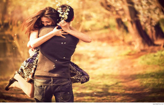 Man carrying woman forest trees - romantic free wallpaper