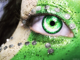 Green makeup close up face - amir zand free wallpaper