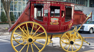 Red yellow carriage city street - carriage free wallpaper