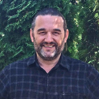 Man beard smiling bush camera - a beard free wallpaper for tablet