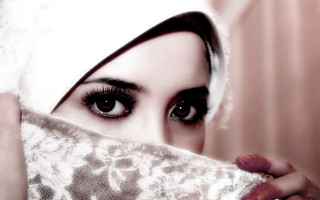 Woman white head covering eyes - a white head free wallpaper