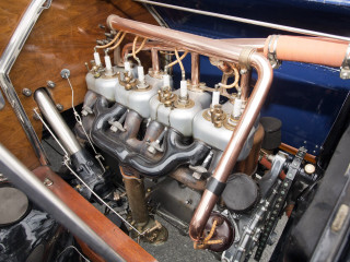 Car engine closeup pipes valves - dieselpunk free wallpaper