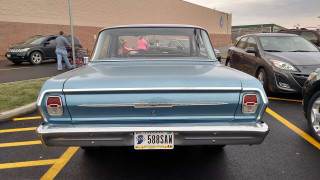 Blue car parking lot building 9 - a blue car free wallpaper