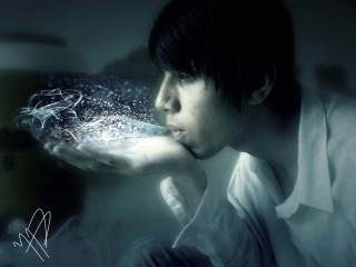 Man holding glass bowl water - a glass bowl free wallpaper