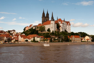 Castle hill river boat water - heidelberg school free wallpaper