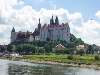 Castle hill river town overlooking - a few car free wallpaper