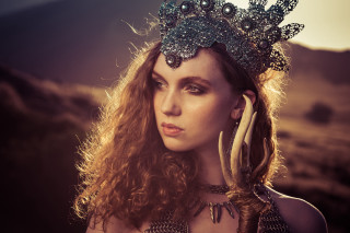 Woman crown horns hand image - high fantasy free wallpaper