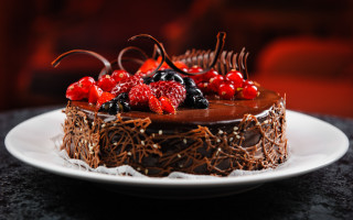 Chocolate cake berries icing plate - a chocolate cake free wallpaper