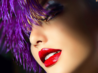 Woman redlipstick purplefeathers closed eyes - vivid free wallpaper