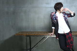 Man standing wooden bench jacket - a wooden bench free wallpaper