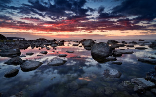 Sunset rocky beach clouds saturated - the water and a sky free wallpaper