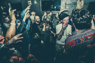 People microphone room group discussion - their hand and a man holding free wallpaper