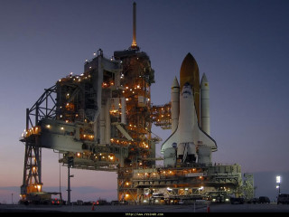 Space shuttle night display truck - display free wallpaper