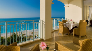 Balcony wicker furniture ocean view - zenith view free wallpaper