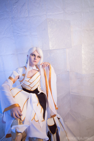 Woman costume chair white hair - a white hair free wallpaper