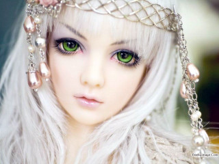 Woman long white hair green - realistic eye free wallpaper
