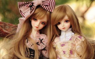 Two dolls tree branch together - a hat free wallpaper for desktop