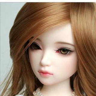 Doll long hair necklace white - detail free wallpaper for tablet