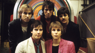 Young men group wall circular - a group free wallpaper