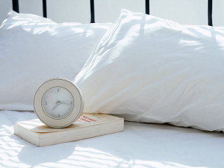 Clock book bed white sheets - top of a book free wallpaper