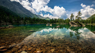 Lake mountains trees clear sky 6 - a clear blue sky above free wallpaper