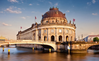 Large building bridge city dome - a dome free wallpaper