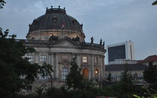 Large building dome clock trees - architecture free wallpaper for desktop