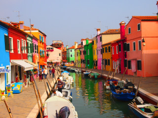 Canal boats colorful buildings people - color free wallpaper