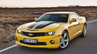Yellow car black stripe desert - a black stripe free wallpaper