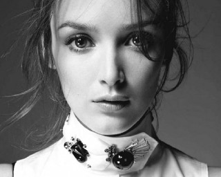 Woman white shirt bow tie - eye free wallpaper for desktop