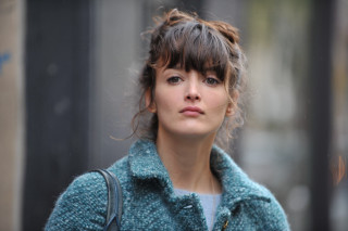 Woman handbag walking street serious - a handbag free wallpaper