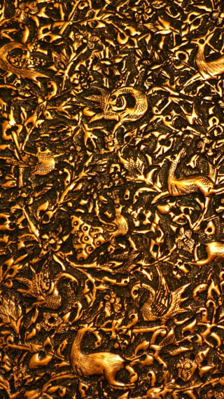 Gold plate birds closeup surface - detail free wallpaper