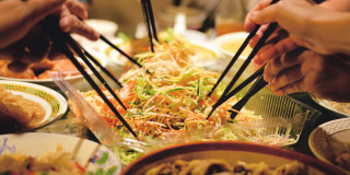 People chopsticks plate food noodles - an zhengwen free wallpaper
