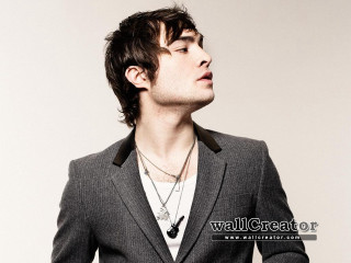 Gothic sculpture man necklace portrait - beautiful bone structure free wallpaper